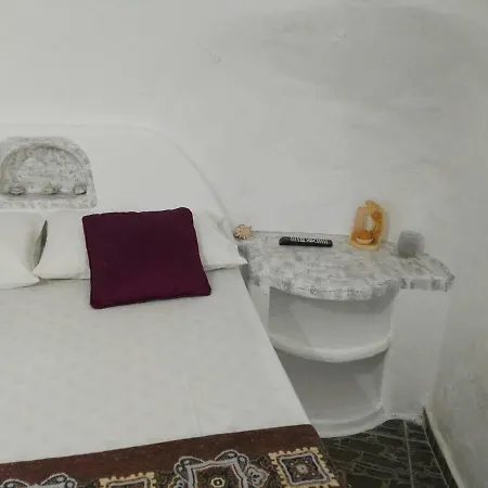 Cave Milos 度假居 阿达玛斯